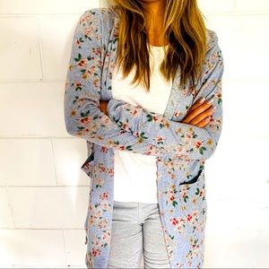 Lily White cardigan size S